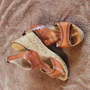 ‼️2/$10‼️Maurices Womens brown Wedge heels 9.5